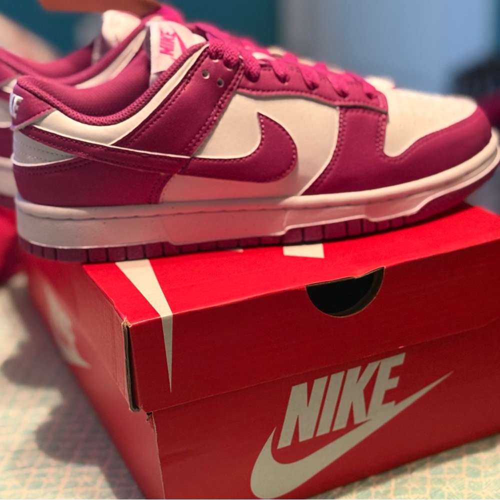 Nike Dunk Low Next Nature
Hot Fuchsia (Women's) sz 7.5